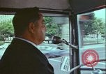 Immagine di City tour bus Washington DC USA, 1972, secondo 15 filmato di repertorio 65675066413