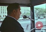 Immagine di City tour bus Washington DC USA, 1972, secondo 21 filmato di repertorio 65675066413