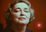 Immagine di Helen Hollis curatore dello Smithsonian riproduce il XVIII secolo clavicembalo Washington DC USA, 1972, secondo 4 filmato di repertorio 65675066414