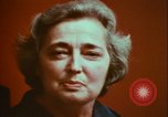 Immagine di Helen Hollis curatore dello Smithsonian riproduce il XVIII secolo clavicembalo Washington DC USA, 1972, secondo 5 filmato di repertorio 65675066414