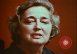 Immagine di Helen Hollis curatore dello Smithsonian riproduce il XVIII secolo clavicembalo Washington DC USA, 1972, secondo 7 filmato di repertorio 65675066414