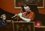Immagine di Helen Hollis curatore dello Smithsonian riproduce il XVIII secolo clavicembalo Washington DC USA, 1972, secondo 51 filmato di repertorio 65675066414