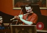 Immagine di Helen Hollis curatore dello Smithsonian riproduce il XVIII secolo clavicembalo Washington DC USA, 1972, secondo 52 filmato di repertorio 65675066414