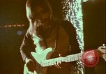 Standbild 1970s Hippies und Band Washington DC USA, 1972, aus Sekunde 13 historischem Filmmaterial Videoclip 65675066421
