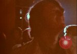 Standbild 1970s Hippies und Band Washington DC USA, 1972, aus Sekunde 22 historischem Filmmaterial Videoclip 65675066421