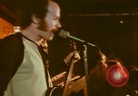 Standbild 1970s Hippies und Band Washington DC USA, 1972, aus Sekunde 31 historischem Filmmaterial Videoclip 65675066421