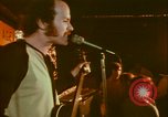 Standbild 1970s Hippies und Band Washington DC USA, 1972, aus Sekunde 32 historischem Filmmaterial Videoclip 65675066421