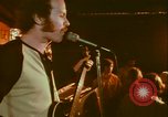 Standbild 1970s Hippies und Band Washington DC USA, 1972, aus Sekunde 33 historischem Filmmaterial Videoclip 65675066421