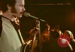 Standbild 1970s Hippies und Band Washington DC USA, 1972, aus Sekunde 34 historischem Filmmaterial Videoclip 65675066421