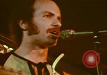 Standbild 1970s Hippies und Band Washington DC USA, 1972, aus Sekunde 38 historischem Filmmaterial Videoclip 65675066421