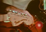Standbild 1970s Hippies und Band Washington DC USA, 1972, aus Sekunde 46 historischem Filmmaterial Videoclip 65675066421