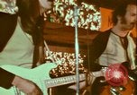 Standbild 1970s Hippies und Band Washington DC USA, 1972, aus Sekunde 48 historischem Filmmaterial Videoclip 65675066421