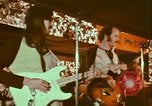Standbild 1970s Hippies und Band Washington DC USA, 1972, aus Sekunde 49 historischem Filmmaterial Videoclip 65675066421
