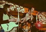 Standbild 1970s Hippies und Band Washington DC USA, 1972, aus Sekunde 50 historischem Filmmaterial Videoclip 65675066421