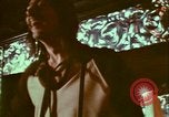 Standbild 1970s Hippies und Band Washington DC USA, 1972, aus Sekunde 53 historischem Filmmaterial Videoclip 65675066421