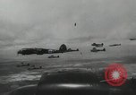 Standbild Nacht Bombenangriff von Deutschen er 111 Flugzeuge Russland Sowjetunion, 1941, aus Sekunde 19 historischem Filmmaterial Videoclip 65675066443
