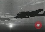Standbild Nacht Bombenangriff von Deutschen er 111 Flugzeuge Russland Sowjetunion, 1941, aus Sekunde 24 historischem Filmmaterial Videoclip 65675066443