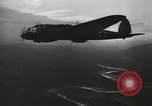 Standbild Nacht Bombenangriff von Deutschen er 111 Flugzeuge Russland Sowjetunion, 1941, aus Sekunde 30 historischem Filmmaterial Videoclip 65675066443