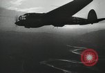 Standbild Nacht Bombenangriff von Deutschen er 111 Flugzeuge Russland Sowjetunion, 1941, aus Sekunde 32 historischem Filmmaterial Videoclip 65675066443
