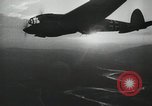 Standbild Nacht Bombenangriff von Deutschen er 111 Flugzeuge Russland Sowjetunion, 1941, aus Sekunde 33 historischem Filmmaterial Videoclip 65675066443