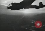Standbild Nacht Bombenangriff von Deutschen er 111 Flugzeuge Russland Sowjetunion, 1941, aus Sekunde 34 historischem Filmmaterial Videoclip 65675066443