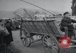 Standbild deutschen Flüchtlinge Sowjetunion, 1945, aus Sekunde 16 historischem Filmmaterial Videoclip 65675066468