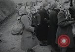 Standbild deutschen Flüchtlinge Sowjetunion, 1945, aus Sekunde 36 historischem Filmmaterial Videoclip 65675066468