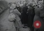 Standbild deutschen Flüchtlinge Sowjetunion, 1945, aus Sekunde 37 historischem Filmmaterial Videoclip 65675066468
