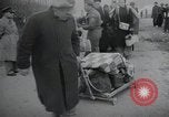 Standbild deutschen Flüchtlinge Sowjetunion, 1945, aus Sekunde 62 historischem Filmmaterial Videoclip 65675066468