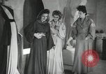 Standbild Pariser designer kleider Paris Frankreich, 1944, aus Sekunde 6 historischem Filmmaterial Videoclip 65675066482