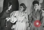 Standbild Pariser designer kleider Paris Frankreich, 1944, aus Sekunde 11 historischem Filmmaterial Videoclip 65675066482