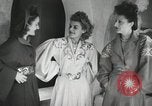 Standbild Pariser designer kleider Paris Frankreich, 1944, aus Sekunde 12 historischem Filmmaterial Videoclip 65675066482