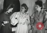 Standbild Pariser designer kleider Paris Frankreich, 1944, aus Sekunde 13 historischem Filmmaterial Videoclip 65675066482