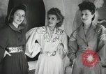 Standbild Pariser designer kleider Paris Frankreich, 1944, aus Sekunde 14 historischem Filmmaterial Videoclip 65675066482