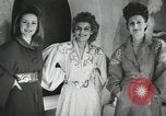 Standbild Pariser designer kleider Paris Frankreich, 1944, aus Sekunde 15 historischem Filmmaterial Videoclip 65675066482