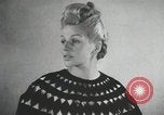Standbild Pariser designer kleider Paris Frankreich, 1944, aus Sekunde 17 historischem Filmmaterial Videoclip 65675066482