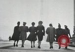 Standbild Pariser designer kleider Paris Frankreich, 1944, aus Sekunde 22 historischem Filmmaterial Videoclip 65675066482