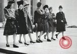 Standbild Pariser designer kleider Paris Frankreich, 1944, aus Sekunde 24 historischem Filmmaterial Videoclip 65675066482