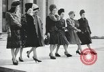 Standbild Pariser designer kleider Paris Frankreich, 1944, aus Sekunde 26 historischem Filmmaterial Videoclip 65675066482