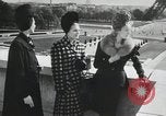 Standbild Pariser designer kleider Paris Frankreich, 1944, aus Sekunde 33 historischem Filmmaterial Videoclip 65675066482
