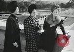 Standbild Pariser designer kleider Paris Frankreich, 1944, aus Sekunde 35 historischem Filmmaterial Videoclip 65675066482