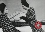 Standbild Pariser designer kleider Paris Frankreich, 1944, aus Sekunde 40 historischem Filmmaterial Videoclip 65675066482