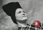 Standbild Pariser designer kleider Paris Frankreich, 1944, aus Sekunde 47 historischem Filmmaterial Videoclip 65675066482
