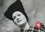 Standbild Pariser designer kleider Paris Frankreich, 1944, aus Sekunde 49 historischem Filmmaterial Videoclip 65675066482