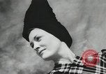 Standbild Pariser designer kleider Paris Frankreich, 1944, aus Sekunde 51 historischem Filmmaterial Videoclip 65675066482