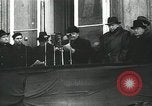 Standbild anti-kommunistischen Demonstrationen in Europa Osteuropa, 1956, aus Sekunde 11 historischem Filmmaterial Videoclip 65675066495