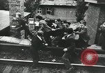 Standbild anti-kommunistischen Demonstrationen in Europa Osteuropa, 1956, aus Sekunde 22 historischem Filmmaterial Videoclip 65675066495