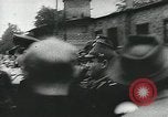 Standbild anti-kommunistischen Demonstrationen in Europa Osteuropa, 1956, aus Sekunde 29 historischem Filmmaterial Videoclip 65675066495