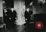 Standbild anti-kommunistischen Demonstrationen in Europa Osteuropa, 1956, aus Sekunde 32 historischem Filmmaterial Videoclip 65675066495