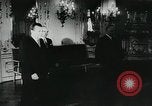 Standbild anti-kommunistischen Demonstrationen in Europa Osteuropa, 1956, aus Sekunde 34 historischem Filmmaterial Videoclip 65675066495